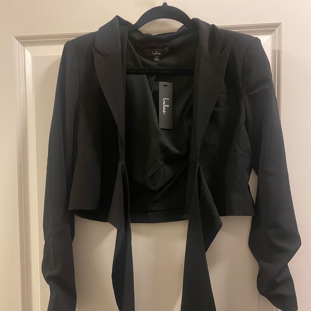 Lulus cropped blazer